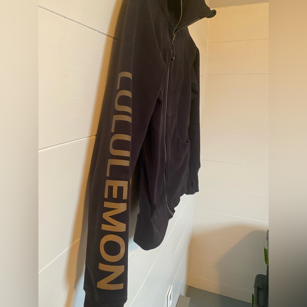 Lululemon sweatshirt